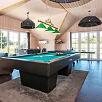 Luxury Retreat With Pool - By Traum Holiday home *
