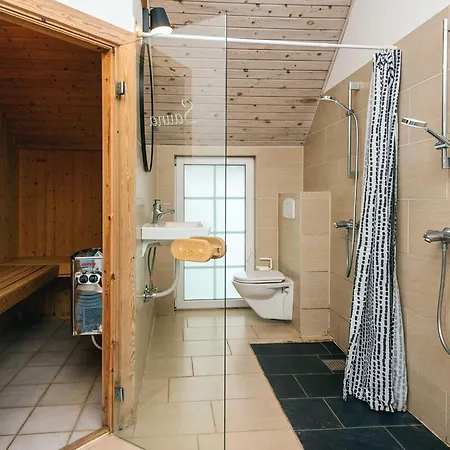 Luxury Retreat With Pool بيت للعطل *
